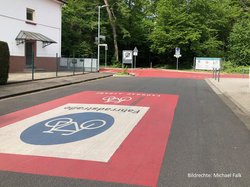 Symbolbild Fahrradstraße und Fußwege